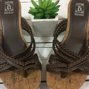 Decree wedges size 7.5